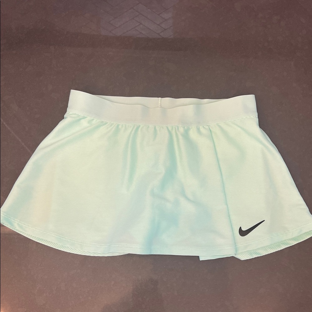 NWOT Nike DRI-FIT Cool Green Athletic Skort for girls. Athleisure,Sporty,Tennis